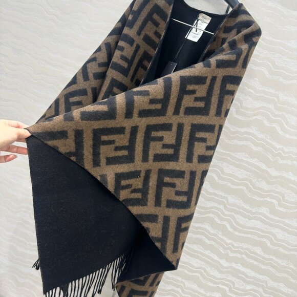 Fendi Reversible Poncho Cape - Picture 7 of 8